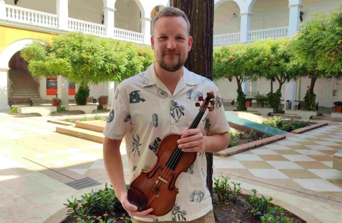 Un violinista a 9.000 kilómetros de casa en el Cartagena Festival de Música