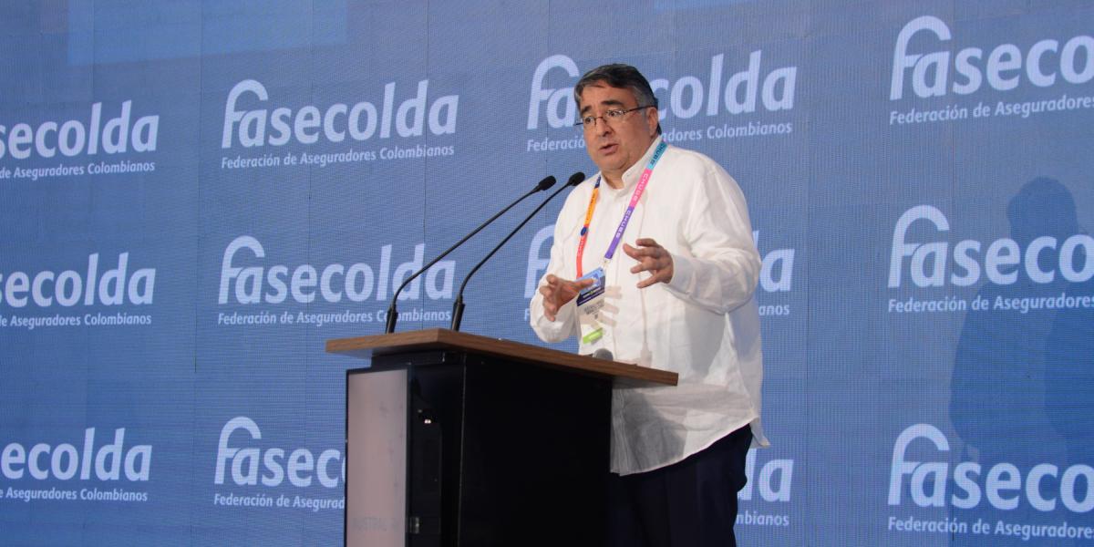 el sector asegurador es uno de los principales aliados en las grandes prioridades de Colombia: la transición energética, la economía popular y la seguridad social.