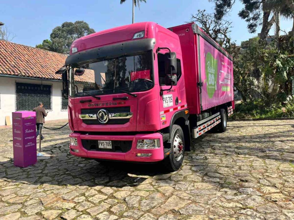 Primer vehículo de reparto a gas natural para operación urbana en Colombia